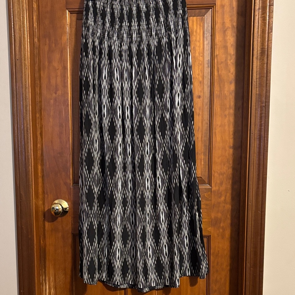 Daisy Fuentes Black & White Ikat Maxi Skirt